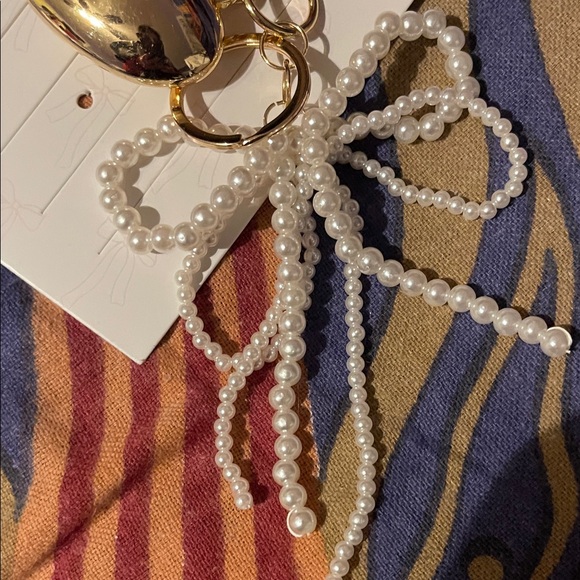 Chic Gold Heart Keychain with Pearl Detail/Bag Charm NWT - Picture 3 of 3